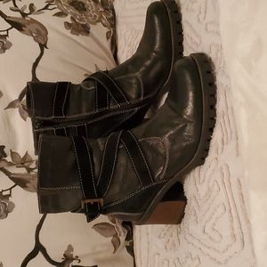 LEATHER/SUEADE ANKLE BOOTS. Handmade, size 9, Black.